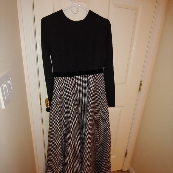 Black and White Modest Dress - Picture 4 of 6